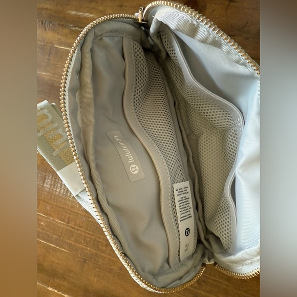 Lululemon Everywhere Belt Bag 1L Wordmark Vapor/Gold/White Designed Casual New - Picture 10 of 12